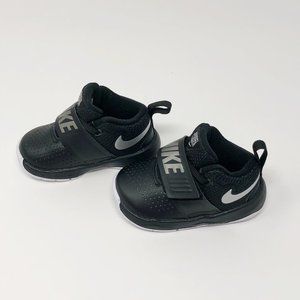 New Nike Baby Boy's Black/White Size 5